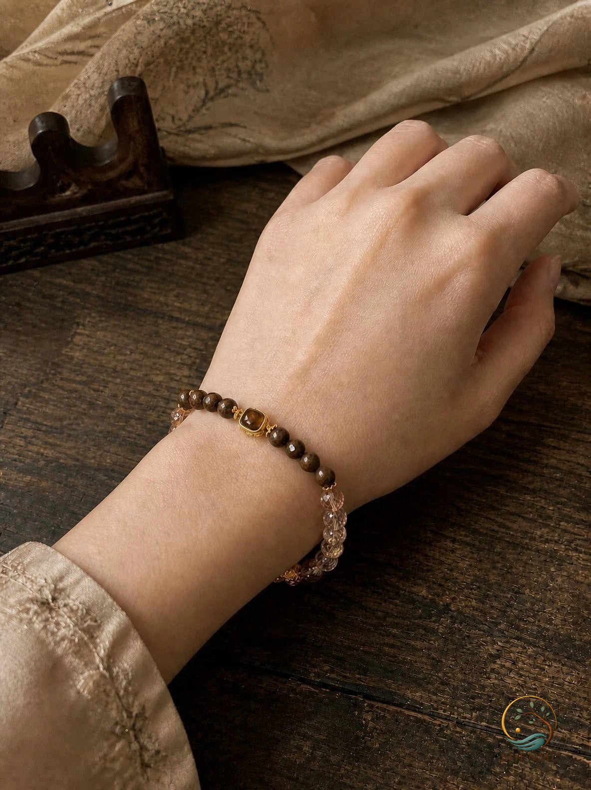 Pinecone Qinghe — Ancient-Inspired Natural Crystal, Agate & Pinecone Aromatic Bracelet