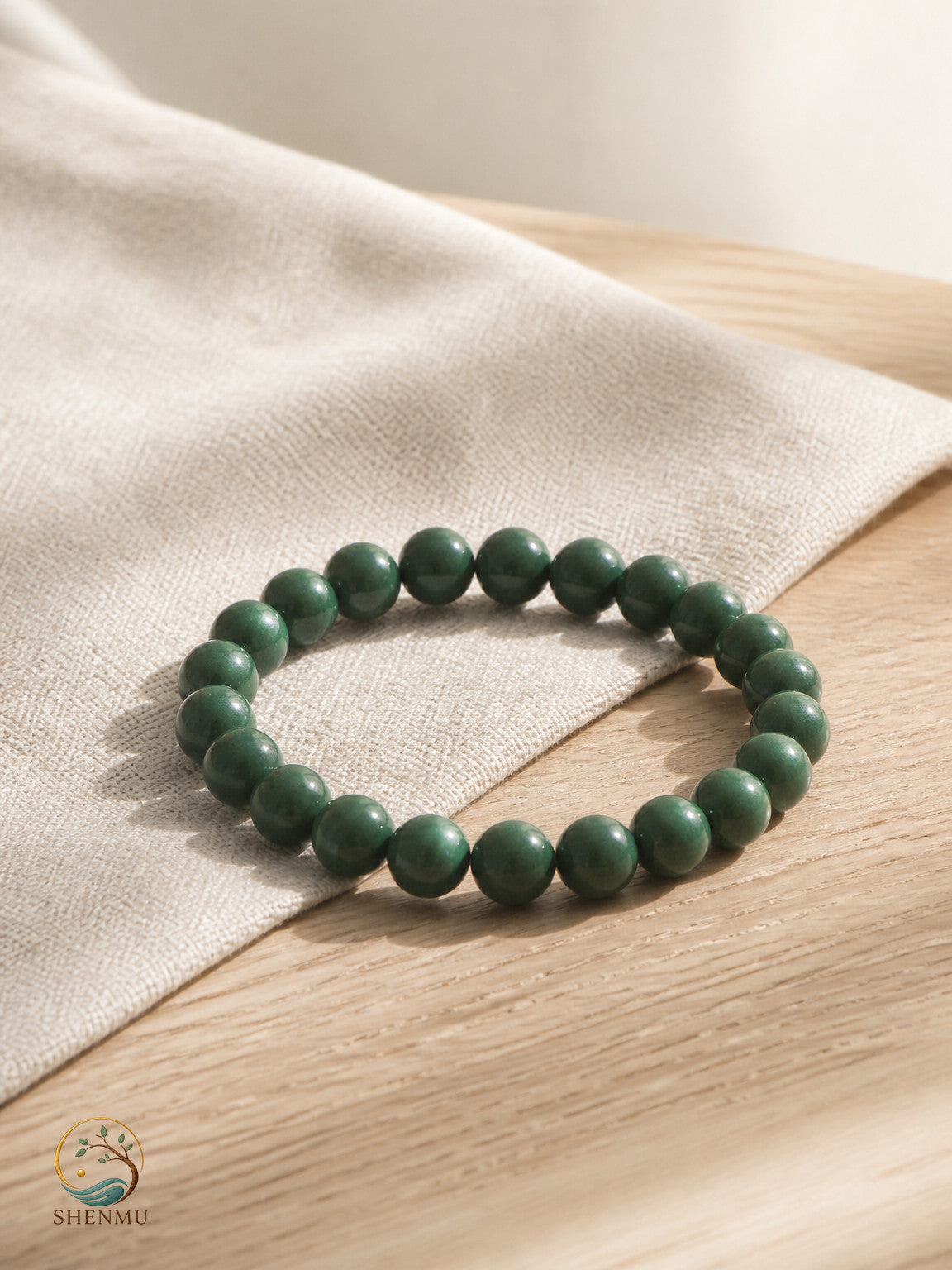 Green Beads with a Quiet Wood Scent