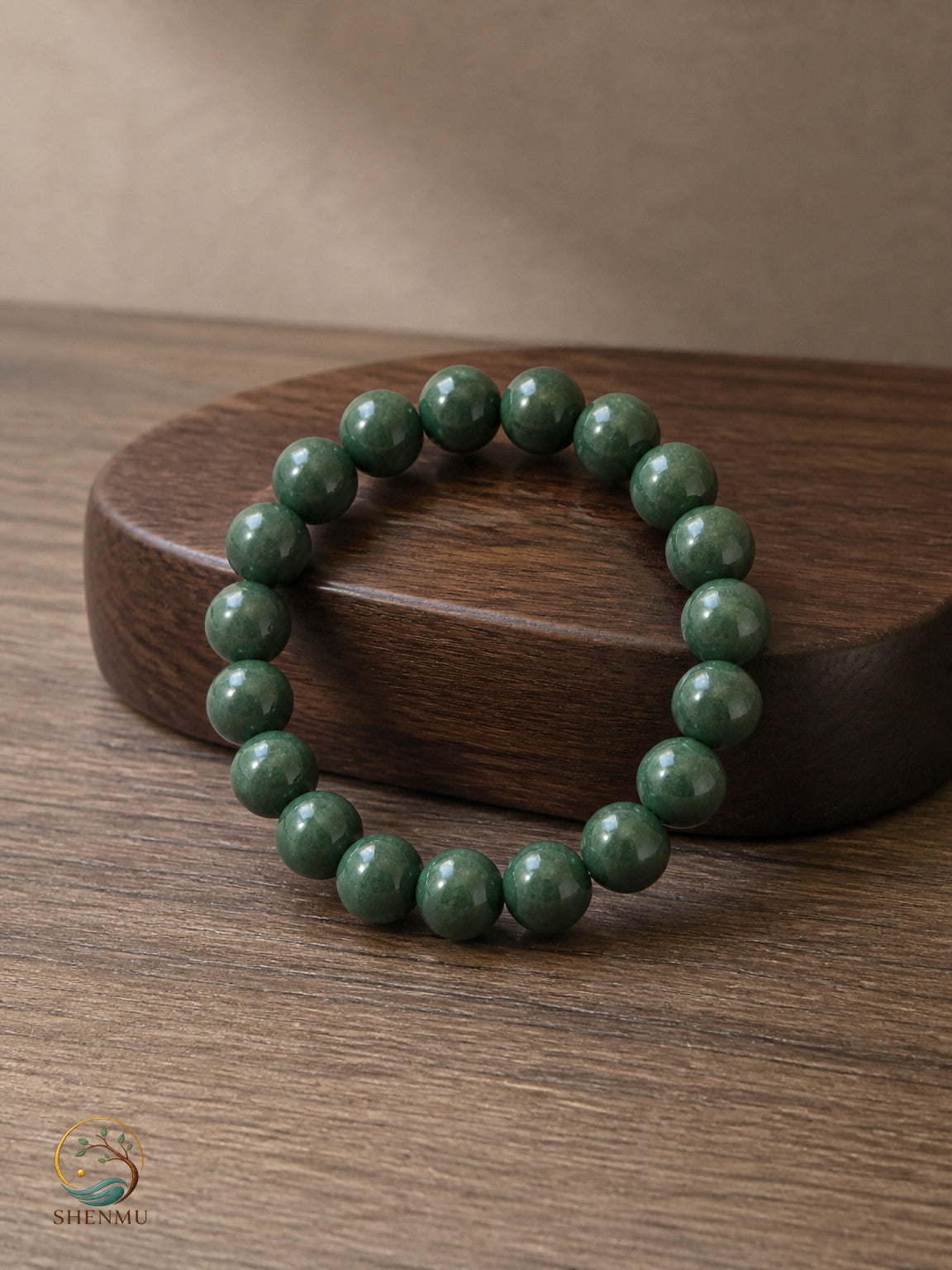 Green Beads with a Quiet Wood Scent