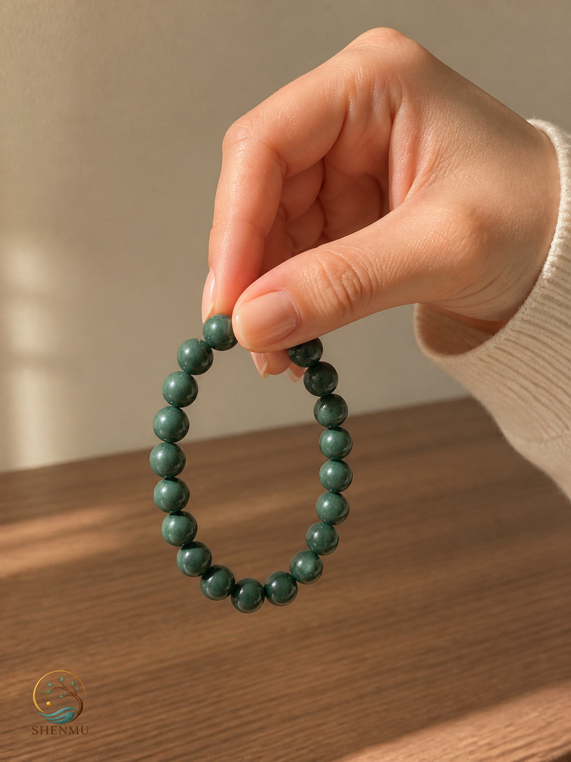 Green Beads with a Quiet Wood Scent