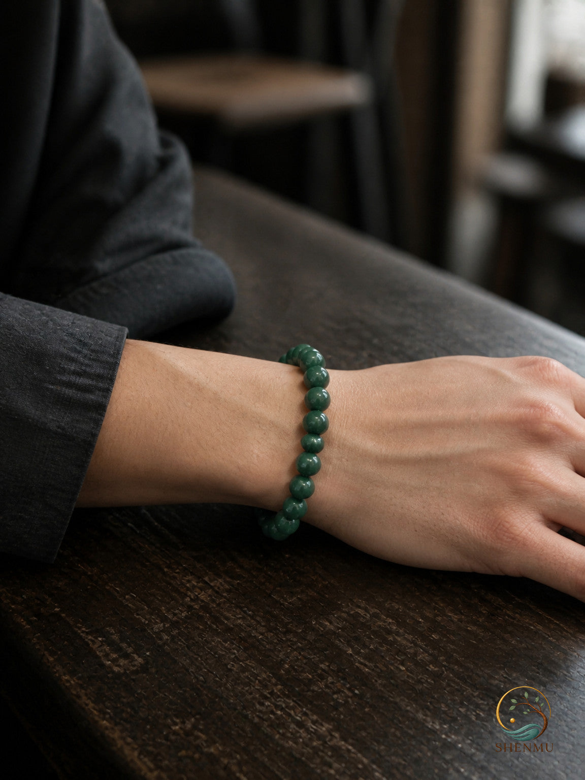 Green Beads with a Quiet Wood Scent